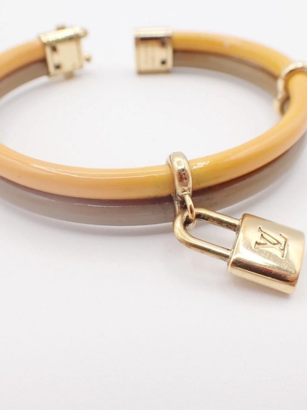LOUIS VUITTON Keep It Twice Bracelet Patent Leather Khaki Yellow GHW - Picture 12 of 14